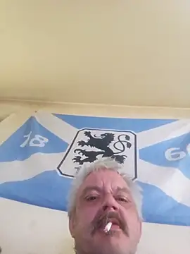 Snapshot of Fonse1860 chatting on February 2, 8:57 am Fonse1860 online show from February 2, 8:57 am