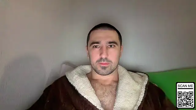 Snapshot of Hard_to_Obey chatting on December 4, 8:52 pm Hard to Obey online show from December 4, 8:52 pm