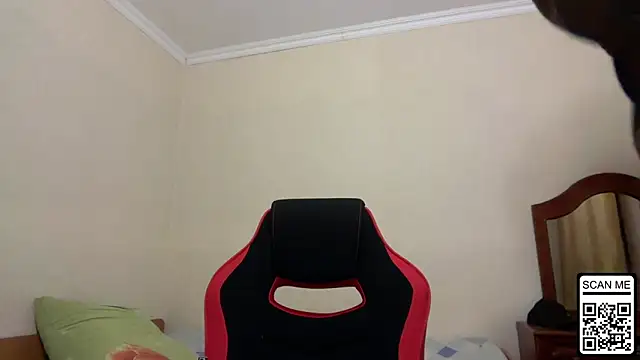 Snapshot of Hard_to_Obey chatting on December 16, 5:17 pm Hard to Obey online show from December 16, 5:17 pm