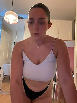 Snapshot of chloedlm5 chatting on July 12, 10:05 am chloedlm5 online show from July 12, 10:05 am