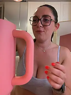 Snapshot of chloedlm5 chatting on July 16, 9:23 pm chloedlm5 online show from July 16, 9:23 pm