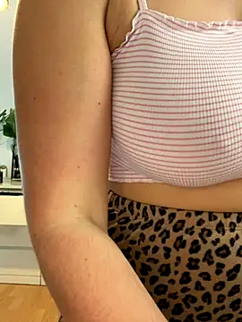 Snapshot of chloedlm5 chatting on November 10, 9:47 am chloedlm5 online show from November 10, 9:47 am