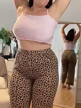 Snapshot of chloedlm5 chatting on November 9, 11:25 am chloedlm5 online show from November 9, 11:25 am