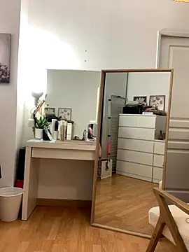 Snapshot of chloedlm5 chatting on November 14, 9:46 am chloedlm5 online show from November 14, 9:46 am