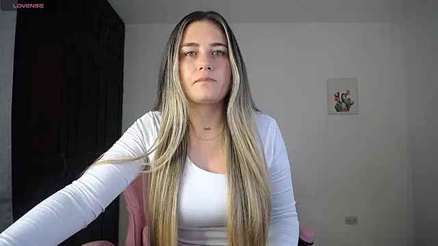 Veronika  Winslow  online show from October 3, 8:27 am
