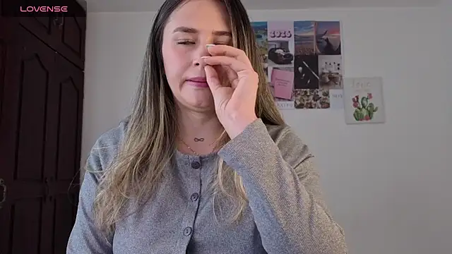 Veronika  Winslow  online show from February 24, 4:52 pm