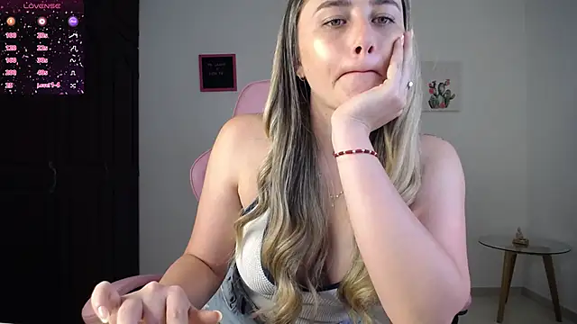 Veronika  Winslow  online show from September 18, 5:54 am