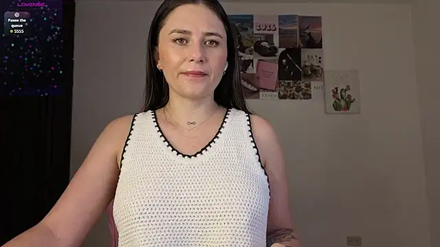 Snapshot of Veronika__Winslow_ chatting on June 16, 8:03 am Veronika Winslow online show from June 16, 8:03 am