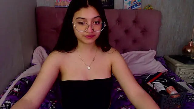Snapshot of laurenelove chatting on September 15, 2:34 am laurenelove online show from September 15, 2:34 am