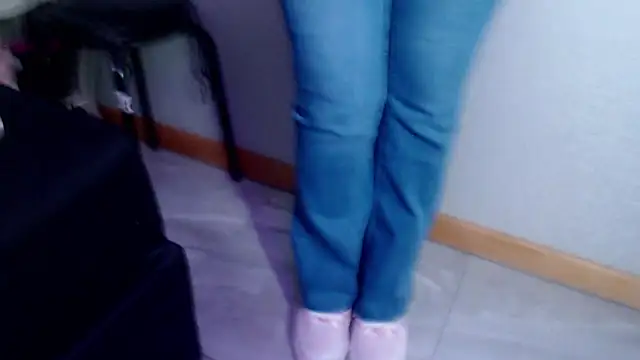 Snapshot of laurenelove chatting on October 8, 2:24 am laurenelove online show from October 8, 2:24 am