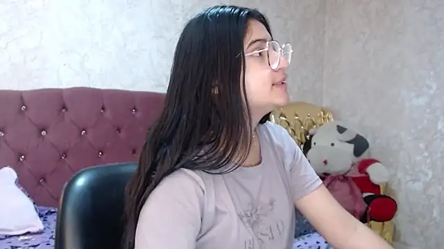 Snapshot of laurenelove chatting on September 18, 2:36 am laurenelove online show from September 18, 2:36 am