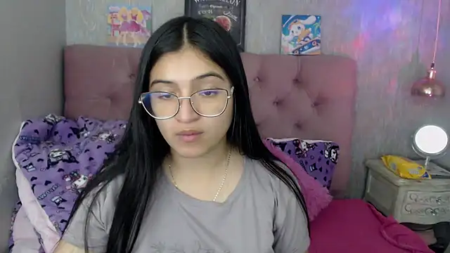 Snapshot of laurenelove chatting on October 13, 3:30 am laurenelove online show from October 13, 3:30 am