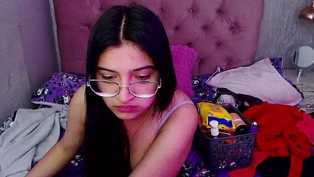 Snapshot of laurenelove chatting on September 10, 2:10 am laurenelove online show from September 10, 2:10 am