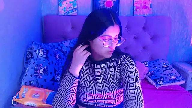 Snapshot of laurenelove chatting on October 10, 12:33 am laurenelove online show from October 10, 12:33 am