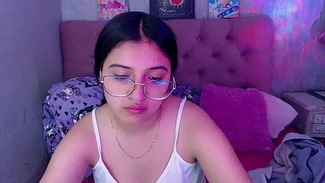 Snapshot of laurenelove chatting on October 18, 3:52 am laurenelove online show from October 18, 3:52 am