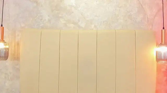 Snapshot of nayiraa_ chatting on October 9, 11:44 am nayiraa online show from October 9, 11:44 am