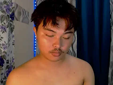 Snapshot of Lustfulljohnx chatting on June 19, 12:44 pm Lustfulljohnx online show from June 19, 12:44 pm