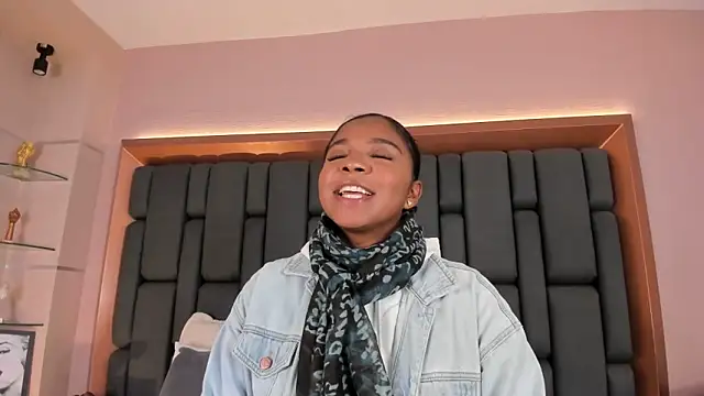 LisaMendez online show from October 5, 3:52 am
