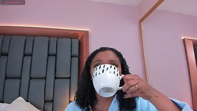 LisaMendez online show from February 26, 11:05 pm