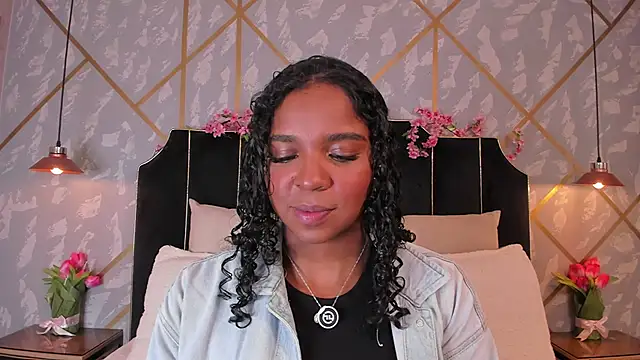 LisaMendez online show from April 19, 4:02 am