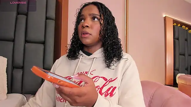 LisaMendez online show from December 3, 4:35 am