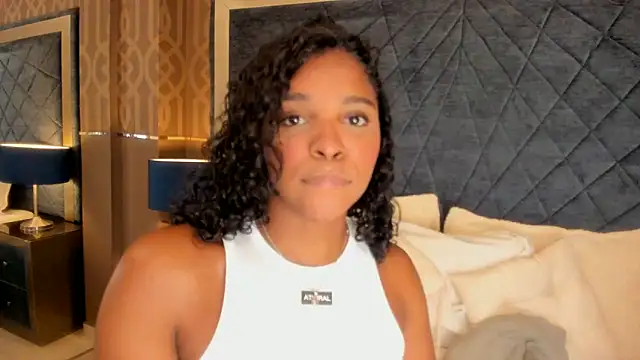Snapshot of LisaMendez chatting on July 1, 9:26 pm LisaMendez online show from July 1, 9:26 pm