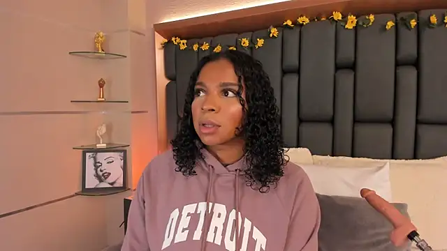 LisaMendez online show from November 21, 11:04 pm