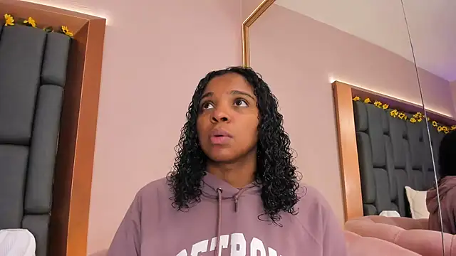 LisaMendez online show from December 21, 4:03 am