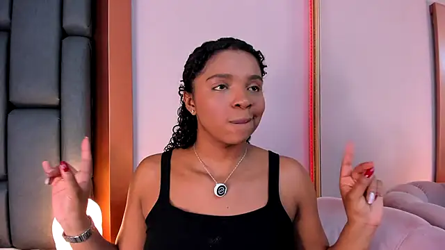 LisaMendez online show from April 10, 11:12 pm