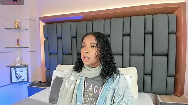 LisaMendez online show from October 10, 4:02 am