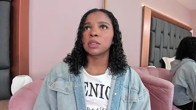 LisaMendez online show from November 11, 3:56 am