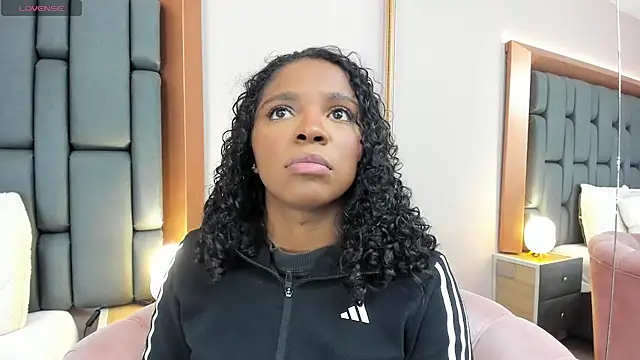 LisaMendez online show from February 4, 4:07 am