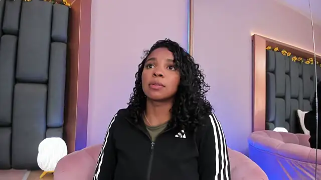 LisaMendez online show from November 19, 1:05 am