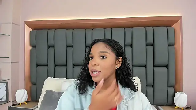 LisaMendez online show from October 30, 4:00 am