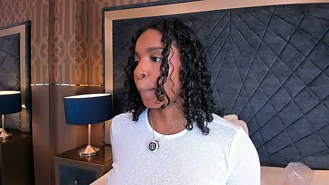 Snapshot of LisaMendez chatting on July 10, 4:23 am LisaMendez online show from July 10, 4:23 am