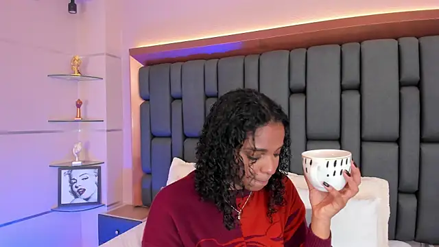 LisaMendez online show from October 9, 4:13 am