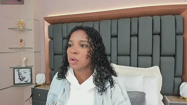 LisaMendez online show from October 19, 4:04 am