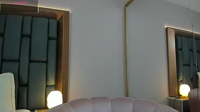 LisaMendez online show from February 28, 1:05 am