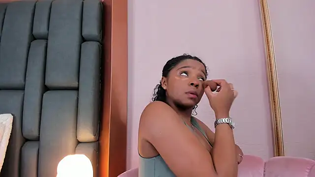 LisaMendez online show from April 4, 4:30 am