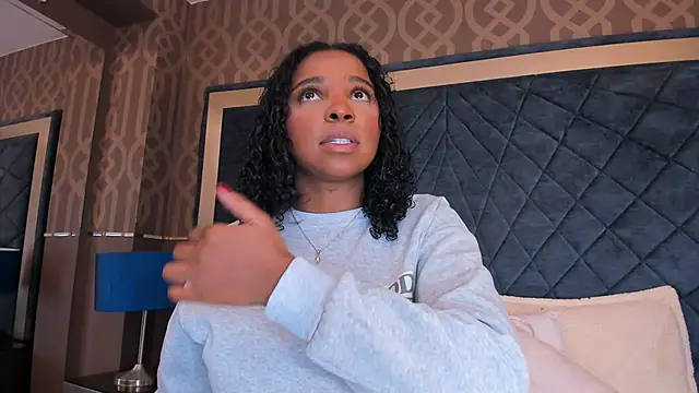 Snapshot of LisaMendez chatting on July 11, 3:51 am LisaMendez online show from July 11, 3:51 am