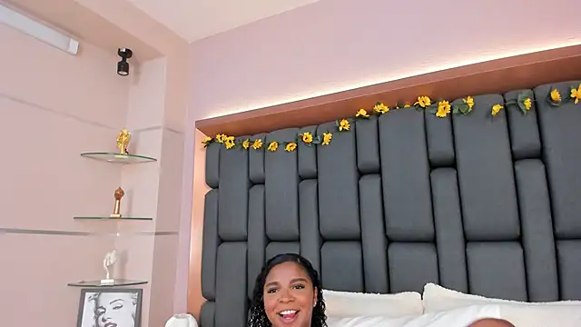 LisaMendez online show from November 23, 4:11 am