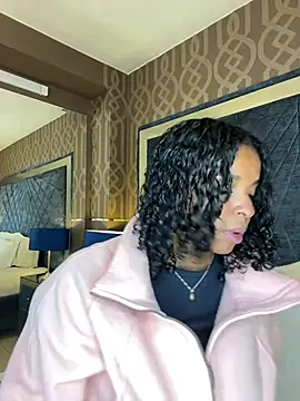 Snapshot of LisaMendez chatting on June 19, 4:18 am LisaMendez online show from June 19, 4:18 am