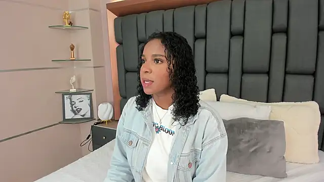 LisaMendez online show from October 23, 4:11 am