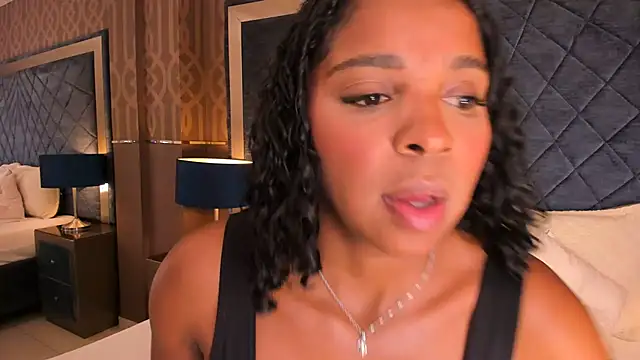 Snapshot of LisaMendez chatting on June 26, 4:18 am LisaMendez online show from June 26, 4:18 am