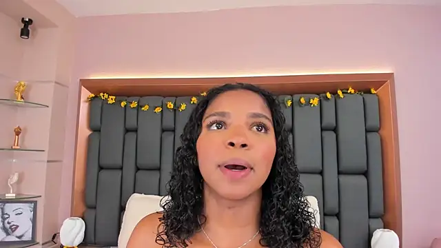 LisaMendez online show from November 20, 3:51 am