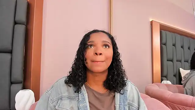 LisaMendez online show from October 22, 4:01 am