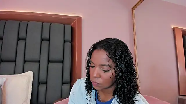 LisaMendez online show from September 10, 8:30 pm
