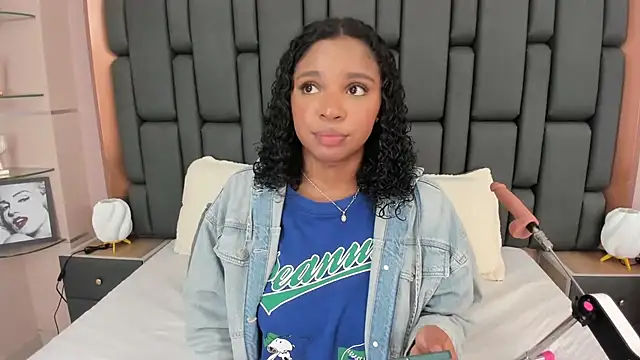 LisaMendez online show from October 24, 3:49 am