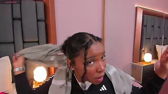 LisaMendez online show from February 26, 4:01 am