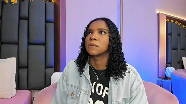 LisaMendez online show from December 2, 4:03 am